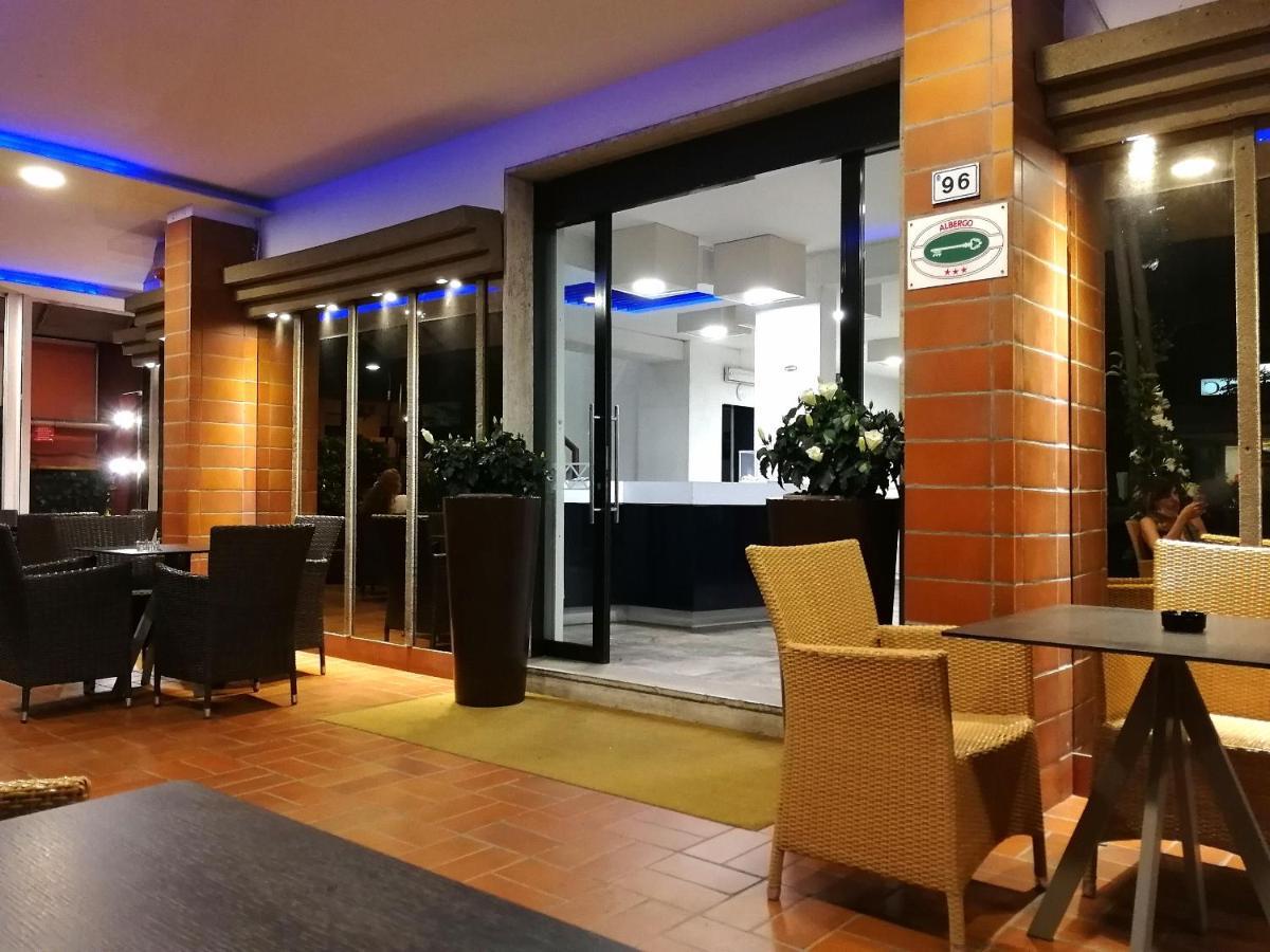 Hotel Diplomatic 里乔内 外观 照片